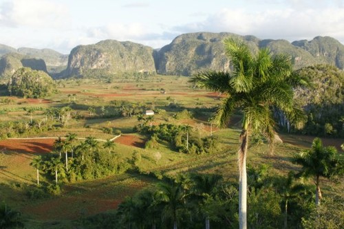 Vinales Valley.JPG © Ian & Andrea Treleaven